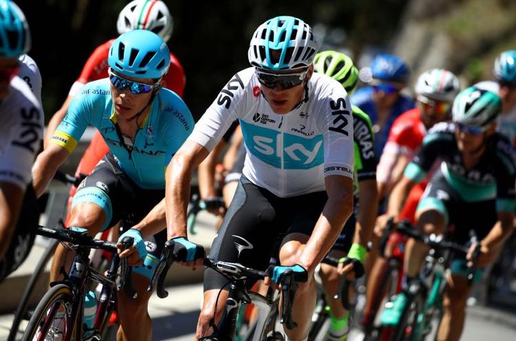 En koncentreret Chris Froome ved siden af colombianeren Miiguel Angel Lopez under dagens etape. Foto: Pentaphoto. 