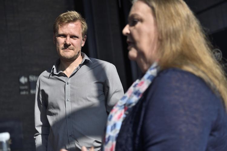 Kasper Holten blev præsenteret til formiddag af bestyrelsesformand Lisbeth Knudsen. Tariq Mikkel Khan/Ritzau Scanpix