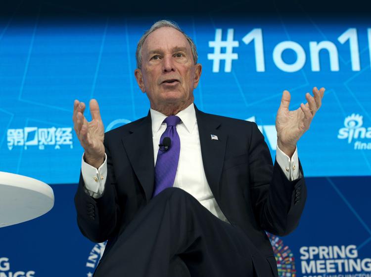 Michael Bloomberg var i spil til at stille op til præsidentvalget i 2016. Det skete ikke. Der spekuleres stadig på, om han prøver senere. Foreløbig punger han ud, når den siddende præsident sparer. Jose Luis Magana/AP