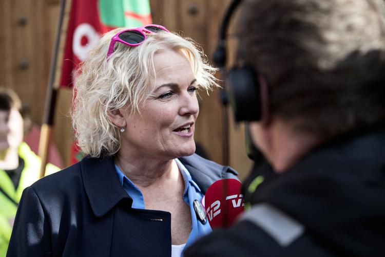 Formand Elisa Bergmann, BUPL, foran en bygning, hun efterhånden må kende ganske godt - Forligsinstitutionen på Sankt Annæ Plads i København. Nils Meilvang/Ritzau Scanpix