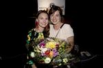 Politikens Sandra Brovall (tv) og Frauke Giebner modtog sammen med Amalie Kønigsfeldt og Peter Vesterlund fra TV2/Impact TV Den Lille Publicistpris.    Finn Frandsen/POLFOTO