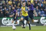 Teemu Pukki i fuldt firspring ned mod FC Midtjyllands mål. Finnen scorede en enkelt gang i sejren. Jens Dresling/POLFOTO
