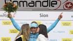 For første gang i denne sæson var Jakob Fuglsang genstand for vinderhyldest, da han slog til i Tour de Romandie.
   Jean-christophe Bott/AP
