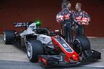 Selv om Romain Grosjean (tv.) og Kevin Magnussen er holdkammerater er de også konkurrenter. Francisco Seco/AP