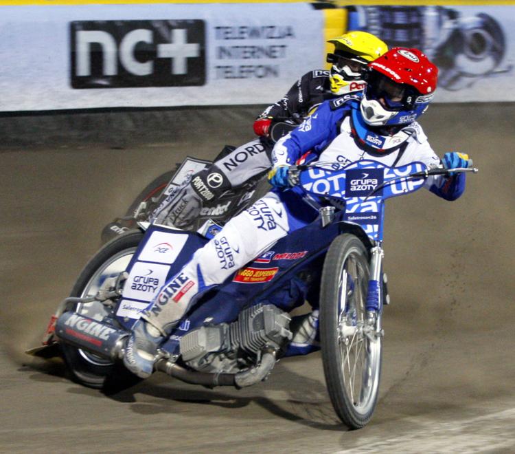 Nicki Pedersen er både uheldig og heldig på sin speedwaycykel. Han styrter voldsomt, men han kommer altid tilbage. sportxpress/Ritzau Scanpix