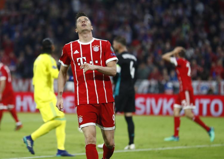 Bayern-angriber Robert Lewandowski misbrugte flere gode muligheder i det første semifinalemøde med Real madrid i Champions League. Nu venter afgørelsen. Matthias Schrader/AP