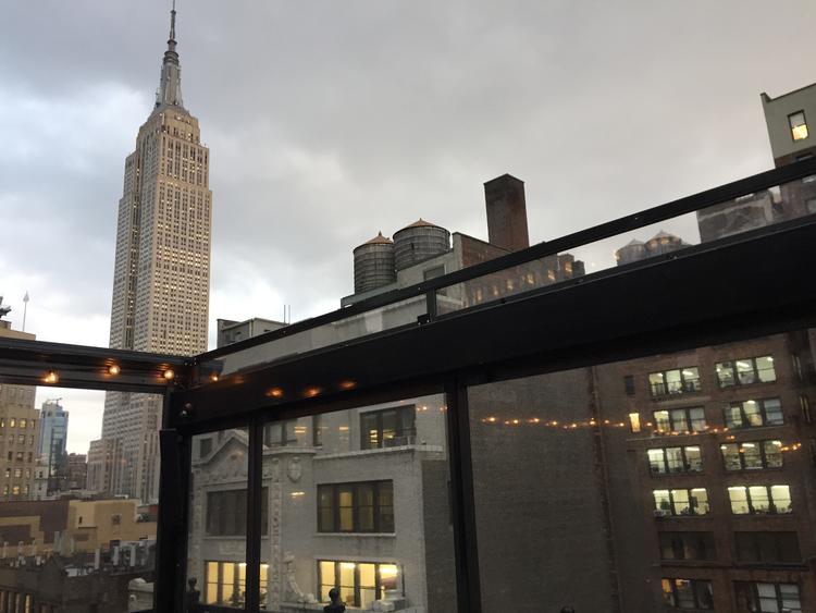 
Empire State Building i New York er verdens mest populære attraktion blandt Ubers brugere. Her fotograferet fra en rooftopbar i byen. Beth J. Harpaz/AP