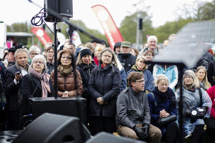 De fremmødte lærere udtrykte hverken begejstring eller en udtalt version af det modsatte, da deres formand Anders Bondo Christensen talte i Fælledparken i anledning af 1. maj. 
   Emma Sejersen/POLFOTO
