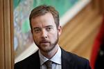 »Men med Esben Lunde er det helt uskarpt, hvorfor han vælger at gå af. Han sidder på en central ministerpost. Han har god opbakning i sit lokalområde, og han står stærkt«, siger politisk kommentator Hans Engell. Jens Dresling/POLFOTO