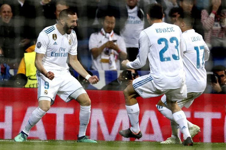 Med to mål spillede Karim Benzema (tv.) en hovedrolle, da Real Madrid nåede finalen for tredje år i træk. Francisco Seco/AP
