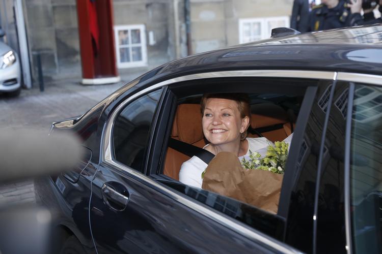 Eva Kjer Hansen på vej til Amalienborg for at blive præsenteret for de kongelige som ny minister for fiskeri og ligestilling.
   Jens Dresling/POLFOTO