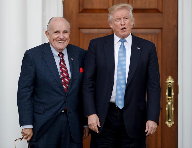 Trumps advokat Rudi Guiliani har i et interview på Fox News forsøgt at komme sin arbejdsgiver til undsætning. Spørgsmålet er, om det er lykkedes.  
   Carolyn Kaster/AP