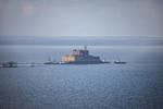 'Akademik Lomonosov' er verdens første flydende atomkraftværk. I disse dage bevæger skibet sig ignnem dansk farvand mod Nordøstrusland, som er slutdestinationen.  Nicolai Gontar/Ritzau Scanpix