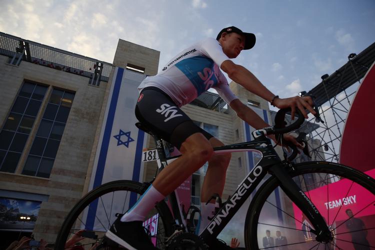 Chris Froome under præsentationen af samtlige Giro-deltagere i Jerusalem.
   Ariel Schalit/AP