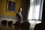 Kun ganske få mennesker har overlevet, det Rikke Schmidt Kjærgaard har været igennem. Derfor er der kun få, der som hende kan fortælle om, hvordan det er at være fanget i sin egen krop. Lammet, men ved bevidsthed.  Martin Lehmann/POLFOTO
