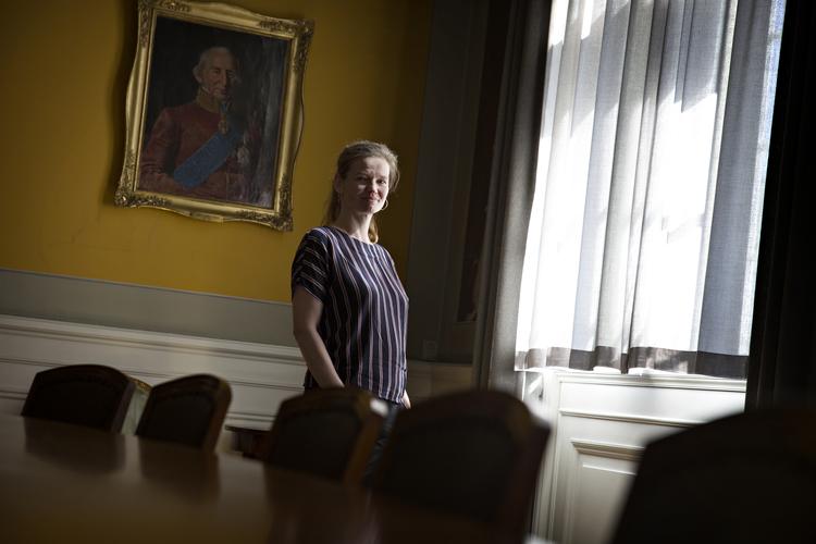 Kun ganske få mennesker har overlevet, det Rikke Schmidt Kjærgaard har været igennem. Derfor er der kun få, der som hende kan fortælle om, hvordan det er at være fanget i sin egen krop. Lammet, men ved bevidsthed.  Martin Lehmann/POLFOTO