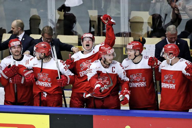 Der var god grund til at juble for det danske ishockeylandshold fredag aften. Ikke alene slog holdet Tyskland. Sejren gav samtidig arbejdsro til de kommende kampe mod nogle af turneringens sværvægtere. Jens Dresling/POLFOTO