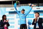 Tour de Yorkshires blå førertrøje blev siddende på Magnus Cort også efter 3. etape. Foto: swpix. 