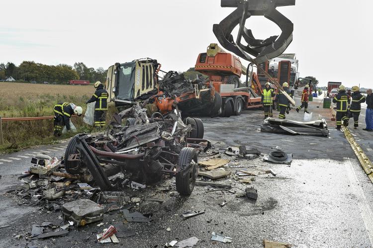 Det tager tid at få ryddet op, når det er gået galt på motorvejene. Nu vil Vejdirektoratet se, om den tid kan forkortes. Arkivfoto. Frederiksen Ole/POLFOTO