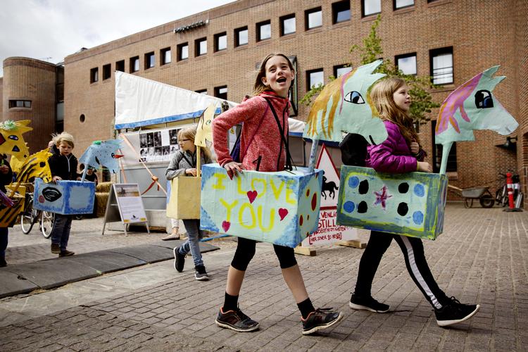 Oplevelser og events er vigtige, fordi de lokker kunder til byen og øger fællesskabet. Her glimt fra Holstebro Festuge.  Astrid Dalum/POLFOTO
