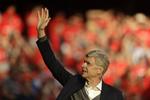 Det er ikke med Arsène Wengers gode vilje, at han forlader Arsenal før kontraktens udløb, men han erkender efter 22 sæsoner i Nordlondon, at alting har en ende.   Matt Dunham/AP