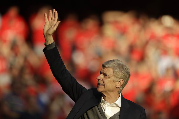 Det er ikke med Arsène Wengers gode vilje, at han forlader Arsenal før kontraktens udløb, men han erkender efter 22 sæsoner i Nordlondon, at alting har en ende.   Matt Dunham/AP