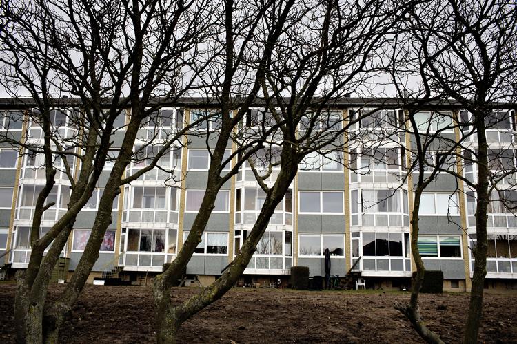 I bebyggelsen Motalavej, Korsør, bor 1.700 mennesker i en af landets hårdeste ghettoer, hvor halvdelen er indvandrere og efterkommer fra ikkevestlige lande. Ifølge regeringens planer skal boligområdet delvist rives ned.
   Martin Lehmann/POLFOTO