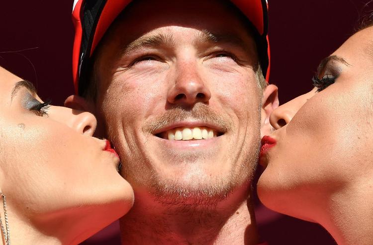 Australieren Rohan Dennis er indstillet på så længe som muligt at være hovedperson i hyldestseancerne efter Giro d'Italia-etaperne.
   Daniel Dal Zennaro/AP