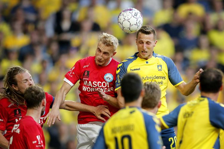 Brøndbys Kamil Wilczek scorer til 2-1.
   Jens Dresling/POLFOTO