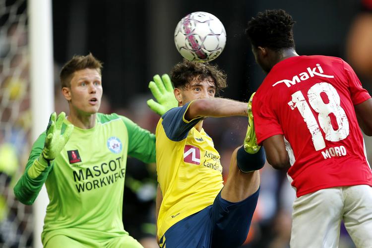 Silkeborg IFs Peter Friis Jensen og Brøndbys Besar Halimi.
   Jens Dresling/POLFOTO