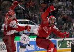 Frans Nielsen jubler over en af sine to scoringer, da Danmark slog Finland ved VM i 2010. Frank Augstein/AP