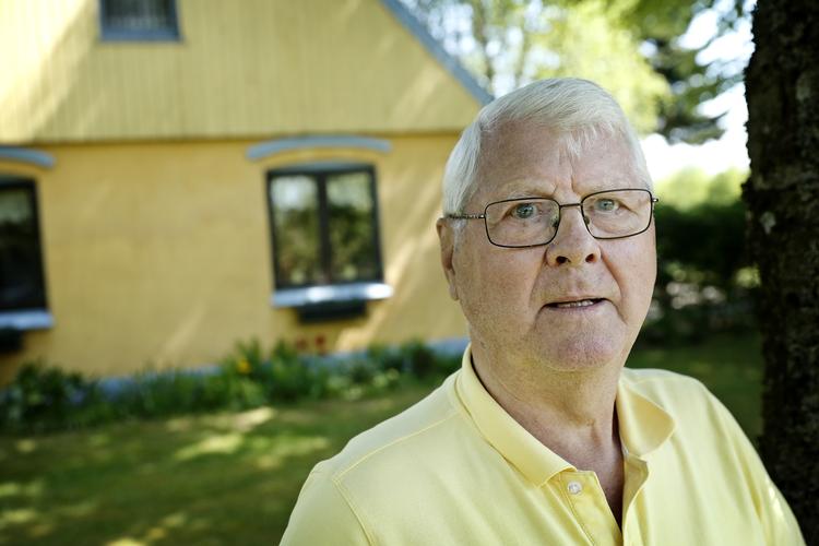 Svineri! Sådan betegner tidligere revisor Erling Krog Jensen den behandling, hustruen har fået i pensionsselskabet Danica, hvor de årlige 
omkostninger på tre år er steget 428,5 procent på hendes ratepension. Nu bliver selskabet meldt til politiet. Den pensionerede revisor vil vide, om det virkelig kan være lovligt.


   Jens Dresling/POLFOTO