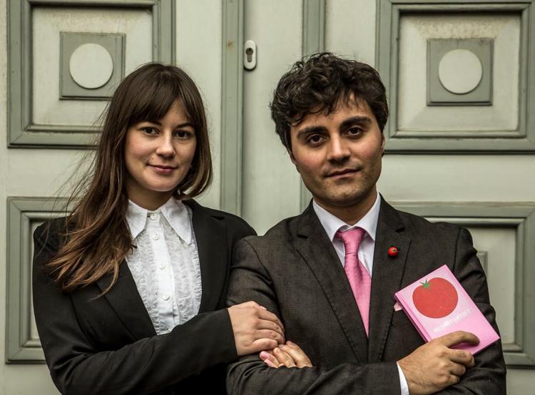 Stifter Giuseppe L. Bonifati og Linda Sugataghy fra kunstgruppen 'Kunstpartiet'. Tommy Bay