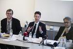 
    Vismændene fra Det Økonomiske Råd deriblandt overvismand Michael Svarrer (i midten) har kritiseret udflytningen af rådet til Horsens som led i udflytningen af en række statslige arbejdspladser.


   Casper Holmenlund Christensen/POLFOTO