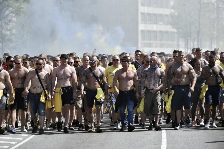 Brøndbyfans på vej igennem København for at følge DBU pokalfinalen mellem Silkeborg IF og Brøndby IF i Telia Parken i København, torsdag den 10. maj 2018. Mads Claus Rasmussen/Ritzau Scanpix