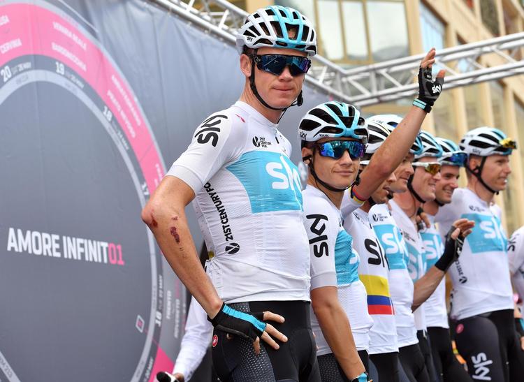 Chris Froome og Team Sky-holdkammeraterne har ikke haft meget at glæde sig over i årets Giro d'Italia.
   Daniel Dal Zennaro/AP