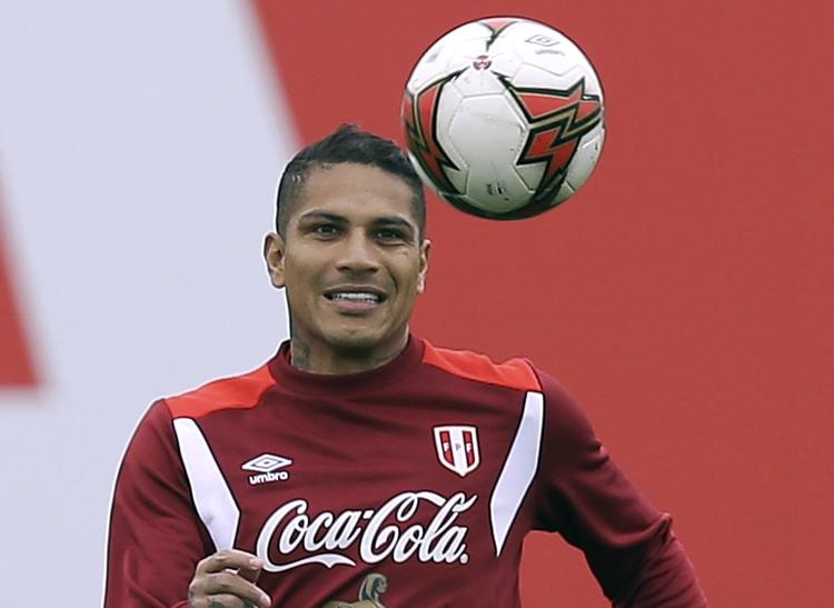 Paolo Guerrero kommer ikke med til VM for Peru. Martin Mejia/AP