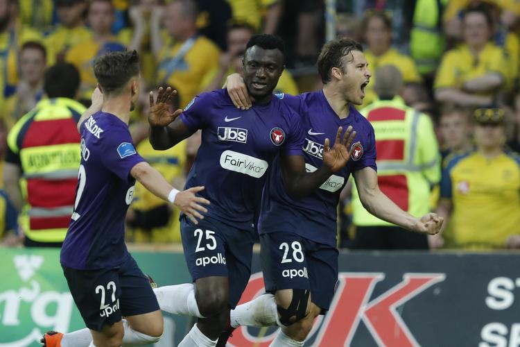 Bubacarr Sanneh (i midten) blev matchvinder for FC Midtjylland i kampen mod Brøndby. Jens Dresling/POLFOTO