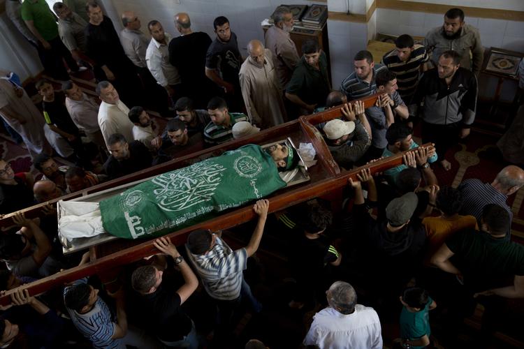 Demonstrationerne i Gaza er igen brudt ud henover eftermiddagen. I de tidlige aftentimer er to palæstinensere blevet skudt af israelske tropper. Dusan Vranic/AP