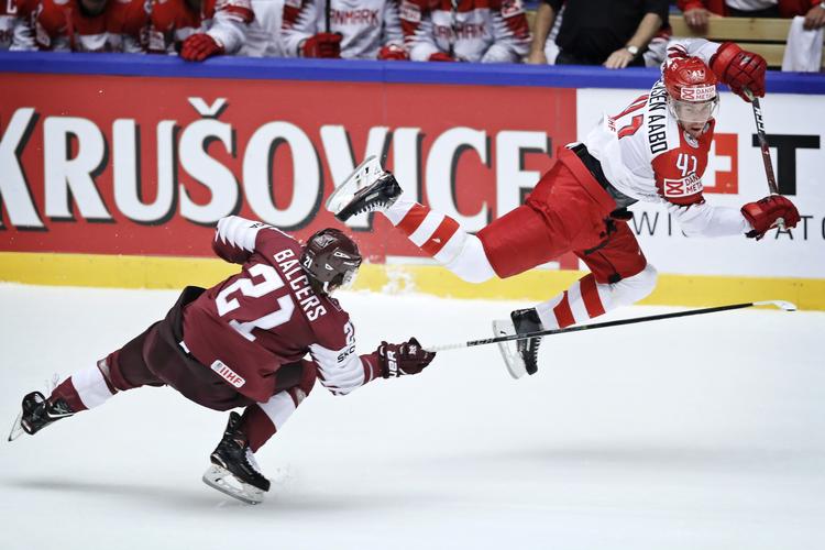 Danmark nåede aldrig tidligere højder fra VM mod Letland. Foto: Jens Dresling
   Jens Dresling/POLFOTO