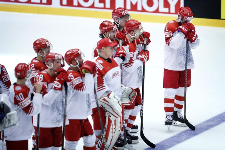 Skuffede danske spillere efter nederlaget.  Jens Dresling/POLFOTO