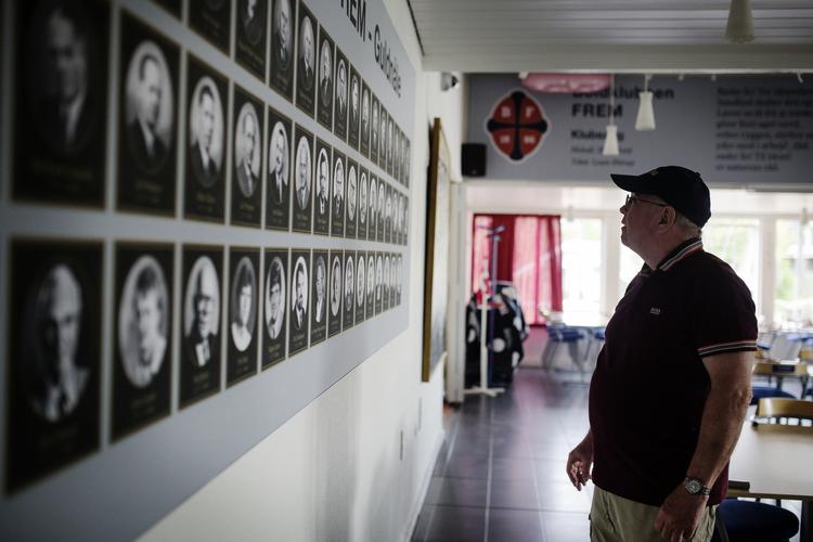 Privatliv er godt, men i Boldklubben Frem giver EU's nye regler hovedpine. Ildsjælen Thorkild Andersen har brugt 20 timer på at forstå databeskyttelsesloven, men der er stadig meget, han er usikker på. Emma Sejersen/POLFOTO