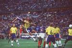 Frankrig vandt VM-finalen med 3-0 over Brasilien, og målet til 1-0 blev scoret på hovedstød af Zinedine Zidane. Sven Simon/AP