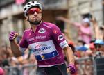 I en eksplosiv forløsning scorer Elia Viviani sin tredje etapesejr i årets Giro d'Italia.
   Daniel Dal Zennaro/Ritzau Scanpix