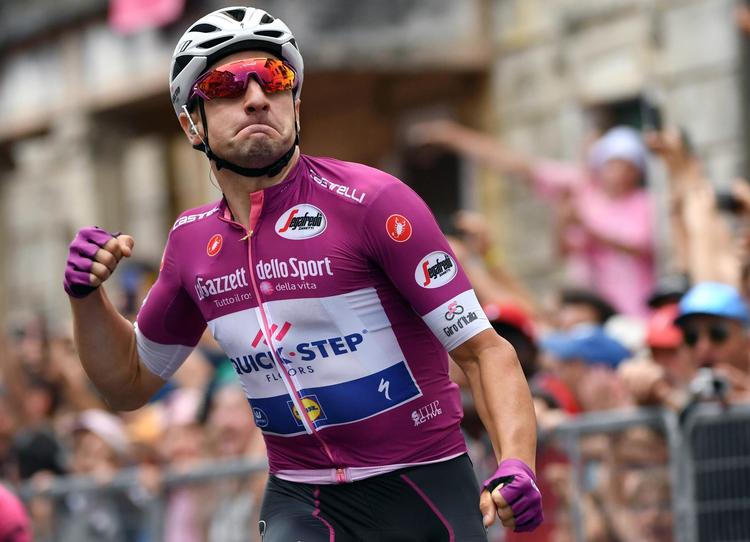 I en eksplosiv forløsning scorer Elia Viviani sin tredje etapesejr i årets Giro d'Italia.
   Daniel Dal Zennaro/Ritzau Scanpix