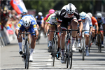 Der skulle målfoto til for at fastslå, at Fernando Gaviria (t.v.) besejrede Max Wahlscheid på sidste etape i Tour of California. Foto: Chris Graythen/Getty Images. 