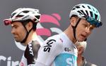 To af hov edpersonerne i årets Giro d'Italia Tom Dumoulin (t.v.) og Chris Froome gør klar til yderligere strabadser i bjergene.
   Daniel Dal Zennaro/AP