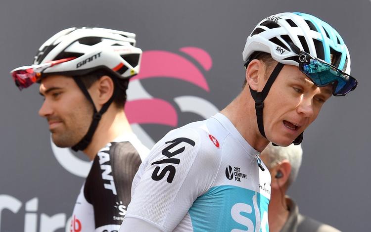 To af hov edpersonerne i årets Giro d'Italia Tom Dumoulin (t.v.) og Chris Froome gør klar til yderligere strabadser i bjergene.
   Daniel Dal Zennaro/AP
