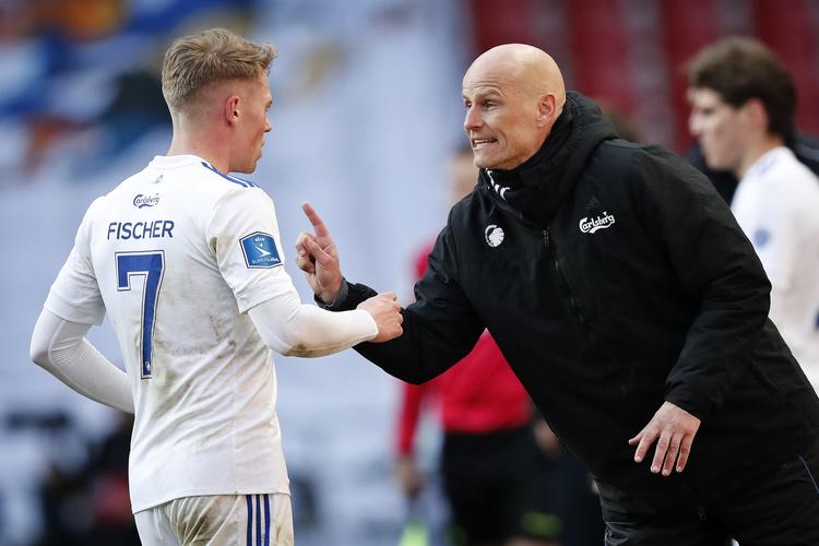 Situationen er vidt forskellig for Viktor Fischer og Ståle Solbakken inden sidste runde. Fischer kan vinde sine første DM-medaljer, Solbakken har som FCK-træner aldrig prøvet ikke at slutte i top-3.  Jens Dresling/POLFOTO