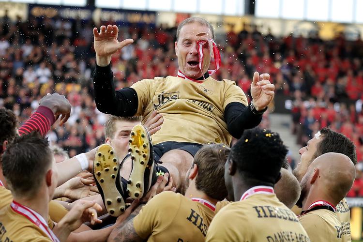 Træner Jess Thorup blev behørigt fejret, efter at FC Midtjylland havde vundet det danske mesterskab igen. Jens Dresling/POLFOTO